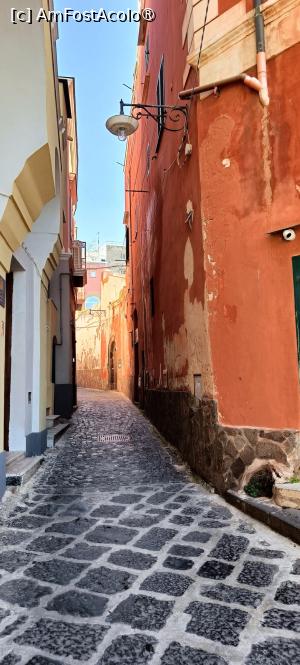 [P16] Străduțe pietruite, înguste. » foto by tata123 🔱
 - 
<span class="allrVoted glyphicon glyphicon-heart hidden" id="av1527664"></span>
<a class="m-l-10 hidden" id="sv1527664" onclick="voting_Foto_DelVot(,1527664,25378)" role="button">șterge vot <span class="glyphicon glyphicon-remove"></span></a>
<a id="v91527664" class=" c-red"  onclick="voting_Foto_SetVot(1527664)" role="button"><span class="glyphicon glyphicon-heart-empty"></span> <b>LIKE</b> = Votează poza</a> <img class="hidden"  id="f1527664W9" src="/imagini/loader.gif" border="0" /><span class="AjErrMes hidden" id="e1527664ErM"></span>