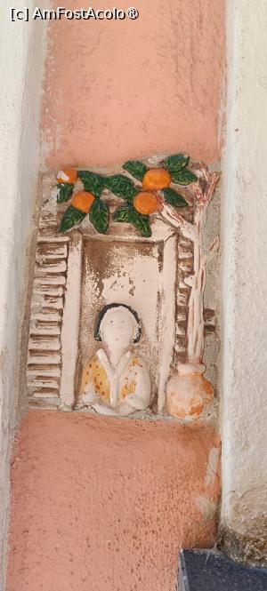 [P28] Basorelief pe o clădire. » foto by tata123 🔱
 - 
<span class="allrVoted glyphicon glyphicon-heart hidden" id="av1527676"></span>
<a class="m-l-10 hidden" id="sv1527676" onclick="voting_Foto_DelVot(,1527676,25378)" role="button">șterge vot <span class="glyphicon glyphicon-remove"></span></a>
<a id="v91527676" class=" c-red"  onclick="voting_Foto_SetVot(1527676)" role="button"><span class="glyphicon glyphicon-heart-empty"></span> <b>LIKE</b> = Votează poza</a> <img class="hidden"  id="f1527676W9" src="/imagini/loader.gif" border="0" /><span class="AjErrMes hidden" id="e1527676ErM"></span>