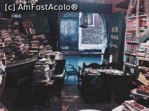 [P15] Biblioteca (libraria) Acqua Alta-Venezia » foto by hugovictor <span class="label label-default labelC_thin small">NEVOTABILĂ</span>
