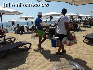 [P29] Vânzători ambulanți pe plajă în zona sezlongurilor » foto by Sebastian TM
 - 
<span class="allrVoted glyphicon glyphicon-heart hidden" id="av1097760"></span>
<a class="m-l-10 hidden" id="sv1097760" onclick="voting_Foto_DelVot(,1097760,25559)" role="button">șterge vot <span class="glyphicon glyphicon-remove"></span></a>
<a id="v91097760" class=" c-red"  onclick="voting_Foto_SetVot(1097760)" role="button"><span class="glyphicon glyphicon-heart-empty"></span> <b>LIKE</b> = Votează poza</a> <img class="hidden"  id="f1097760W9" src="/imagini/loader.gif" border="0" /><span class="AjErrMes hidden" id="e1097760ErM"></span>