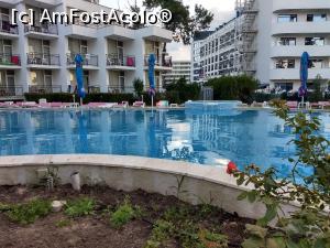 [P03] Vedere laterală din zona piscinei » foto by Sebastian TM
 - 
<span class="allrVoted glyphicon glyphicon-heart hidden" id="av1097734"></span>
<a class="m-l-10 hidden" id="sv1097734" onclick="voting_Foto_DelVot(,1097734,25559)" role="button">șterge vot <span class="glyphicon glyphicon-remove"></span></a>
<a id="v91097734" class=" c-red"  onclick="voting_Foto_SetVot(1097734)" role="button"><span class="glyphicon glyphicon-heart-empty"></span> <b>LIKE</b> = Votează poza</a> <img class="hidden"  id="f1097734W9" src="/imagini/loader.gif" border="0" /><span class="AjErrMes hidden" id="e1097734ErM"></span>