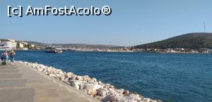P03 [SEP-2019] Faleza din faţa hotelului, iar în depărtare portul comercial şi Marina din Çeşme