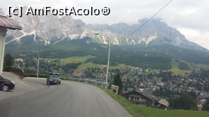 P23 [JUL-2015] Staţiunea Cortina D'Ampezzo văzută dintr-un punct de belvedere situat pe drumul alpin Falzarego. Tirolul de Sud, Italia. 