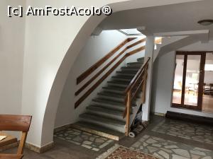 P08 [AUG-2018] Vila Luminişul Moieciu - scară spre camerele de la etaje