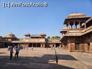 [P23] Fatehpur Sikri » foto by robert
 - 
<span class="allrVoted glyphicon glyphicon-heart hidden" id="av1464584"></span>
<a class="m-l-10 hidden" id="sv1464584" onclick="voting_Foto_DelVot(,1464584,26028)" role="button">șterge vot <span class="glyphicon glyphicon-remove"></span></a>
<a id="v91464584" class=" c-red"  onclick="voting_Foto_SetVot(1464584)" role="button"><span class="glyphicon glyphicon-heart-empty"></span> <b>LIKE</b> = Votează poza</a> <img class="hidden"  id="f1464584W9" src="/imagini/loader.gif" border="0" /><span class="AjErrMes hidden" id="e1464584ErM"></span>