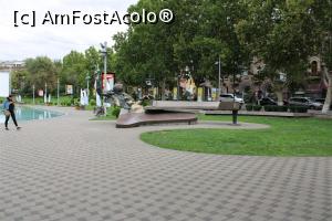 [P55] Yerevan, Piața Libertății frumos amenajată, se vede puțin micul lac și Statuia lui Arno Babajanyan » foto by mprofeanu
 - 
<span class="allrVoted glyphicon glyphicon-heart hidden" id="av1139061"></span>
<a class="m-l-10 hidden" id="sv1139061" onclick="voting_Foto_DelVot(,1139061,26066)" role="button">șterge vot <span class="glyphicon glyphicon-remove"></span></a>
<a id="v91139061" class=" c-red"  onclick="voting_Foto_SetVot(1139061)" role="button"><span class="glyphicon glyphicon-heart-empty"></span> <b>LIKE</b> = Votează poza</a> <img class="hidden"  id="f1139061W9" src="/imagini/loader.gif" border="0" /><span class="AjErrMes hidden" id="e1139061ErM"></span>