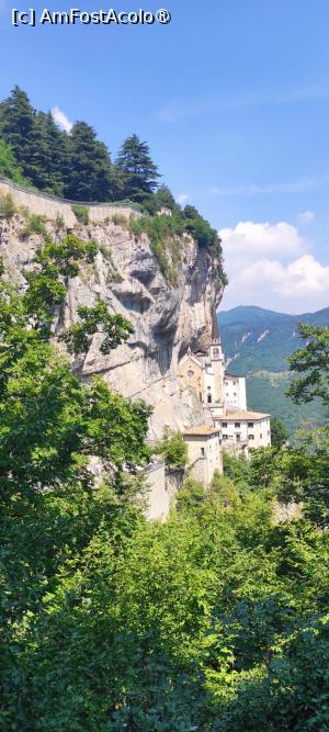 [P99] Santuario Madonna della Corona. Sus, pe langa brazi este soseaua » foto by ilee
 - 
<span class="allrVoted glyphicon glyphicon-heart hidden" id="av1445671"></span>
<a class="m-l-10 hidden" id="sv1445671" onclick="voting_Foto_DelVot(,1445671,26248)" role="button">șterge vot <span class="glyphicon glyphicon-remove"></span></a>
<a id="v91445671" class=" c-red"  onclick="voting_Foto_SetVot(1445671)" role="button"><span class="glyphicon glyphicon-heart-empty"></span> <b>LIKE</b> = Votează poza</a> <img class="hidden"  id="f1445671W9" src="/imagini/loader.gif" border="0" /><span class="AjErrMes hidden" id="e1445671ErM"></span>