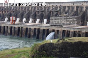 [P69] Itaipu Binacional, Barajul Itaipu văzut de la Miradorul Principal, clădirea cu etaje este cea în care se află Sala Centrală de Supraveghere și Control, poză mărită la maxim...  » foto by mprofeanu
 - 
<span class="allrVoted glyphicon glyphicon-heart hidden" id="av1158136"></span>
<a class="m-l-10 hidden" id="sv1158136" onclick="voting_Foto_DelVot(,1158136,26278)" role="button">șterge vot <span class="glyphicon glyphicon-remove"></span></a>
<a id="v91158136" class=" c-red"  onclick="voting_Foto_SetVot(1158136)" role="button"><span class="glyphicon glyphicon-heart-empty"></span> <b>LIKE</b> = Votează poza</a> <img class="hidden"  id="f1158136W9" src="/imagini/loader.gif" border="0" /><span class="AjErrMes hidden" id="e1158136ErM"></span>