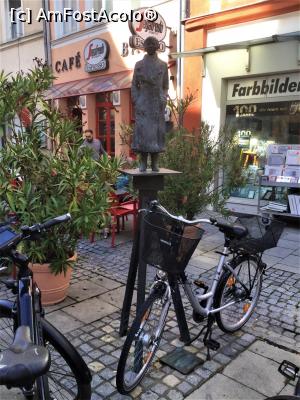 [P24] Ingolstadt - statueta unei scriitoare, Marieluise Fleisser » foto by mishu
 - 
<span class="allrVoted glyphicon glyphicon-heart hidden" id="av1206754"></span>
<a class="m-l-10 hidden" id="sv1206754" onclick="voting_Foto_DelVot(,1206754,26668)" role="button">șterge vot <span class="glyphicon glyphicon-remove"></span></a>
<a id="v91206754" class=" c-red"  onclick="voting_Foto_SetVot(1206754)" role="button"><span class="glyphicon glyphicon-heart-empty"></span> <b>LIKE</b> = Votează poza</a> <img class="hidden"  id="f1206754W9" src="/imagini/loader.gif" border="0" /><span class="AjErrMes hidden" id="e1206754ErM"></span>