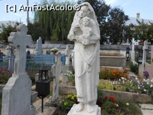 [P20] Mănăstirea Pasărea - În cimitir, monument funerar. » foto by iulianic
 - 
<span class="allrVoted glyphicon glyphicon-heart hidden" id="av1214498"></span>
<a class="m-l-10 hidden" id="sv1214498" onclick="voting_Foto_DelVot(,1214498,26720)" role="button">șterge vot <span class="glyphicon glyphicon-remove"></span></a>
<a id="v91214498" class=" c-red"  onclick="voting_Foto_SetVot(1214498)" role="button"><span class="glyphicon glyphicon-heart-empty"></span> <b>LIKE</b> = Votează poza</a> <img class="hidden"  id="f1214498W9" src="/imagini/loader.gif" border="0" /><span class="AjErrMes hidden" id="e1214498ErM"></span>