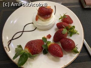 [P77] Rixos Premium Magawish - Pavlova cu supliment de căpşuni » foto by nicole33
 - 
<span class="allrVoted glyphicon glyphicon-heart hidden" id="av1418613"></span>
<a class="m-l-10 hidden" id="sv1418613" onclick="voting_Foto_DelVot(,1418613,26752)" role="button">șterge vot <span class="glyphicon glyphicon-remove"></span></a>
<a id="v91418613" class=" c-red"  onclick="voting_Foto_SetVot(1418613)" role="button"><span class="glyphicon glyphicon-heart-empty"></span> <b>LIKE</b> = Votează poza</a> <img class="hidden"  id="f1418613W9" src="/imagini/loader.gif" border="0" /><span class="AjErrMes hidden" id="e1418613ErM"></span>