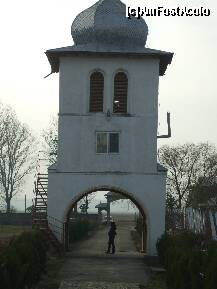 P18 [OCT-2010] Manastirea Balaciu - din nou turnul clopotnitei si scara lui exterioara