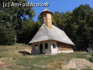 [P10] Muzeul memorial Nicolae Balcescu - Biserica de lemn de la Galtofani. » foto by iulianic
 - 
<span class="allrVoted glyphicon glyphicon-heart hidden" id="av1258701"></span>
<a class="m-l-10 hidden" id="sv1258701" onclick="voting_Foto_DelVot(,1258701,27113)" role="button">șterge vot <span class="glyphicon glyphicon-remove"></span></a>
<a id="v91258701" class=" c-red"  onclick="voting_Foto_SetVot(1258701)" role="button"><span class="glyphicon glyphicon-heart-empty"></span> <b>LIKE</b> = Votează poza</a> <img class="hidden"  id="f1258701W9" src="/imagini/loader.gif" border="0" /><span class="AjErrMes hidden" id="e1258701ErM"></span>