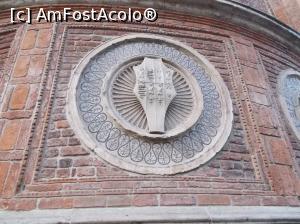 [P20] Stemă a orașului Milano, cu adăugiri ulterioare,  aflată pe exteriorul Basilica Santa Maria delle Grazie, Milano. » foto by mihaelavoicu
 - 
<span class="allrVoted glyphicon glyphicon-heart hidden" id="av1266439"></span>
<a class="m-l-10 hidden" id="sv1266439" onclick="voting_Foto_DelVot(,1266439,27191)" role="button">șterge vot <span class="glyphicon glyphicon-remove"></span></a>
<a id="v91266439" class=" c-red"  onclick="voting_Foto_SetVot(1266439)" role="button"><span class="glyphicon glyphicon-heart-empty"></span> <b>LIKE</b> = Votează poza</a> <img class="hidden"  id="f1266439W9" src="/imagini/loader.gif" border="0" /><span class="AjErrMes hidden" id="e1266439ErM"></span>