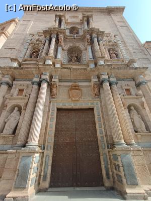 [P06] Intrare într-o biserică de cartier. » foto by Radix7
 - 
<span class="allrVoted glyphicon glyphicon-heart hidden" id="av1524825"></span>
<a class="m-l-10 hidden" id="sv1524825" onclick="voting_Foto_DelVot(,1524825,27252)" role="button">șterge vot <span class="glyphicon glyphicon-remove"></span></a>
<a id="v91524825" class=" c-red"  onclick="voting_Foto_SetVot(1524825)" role="button"><span class="glyphicon glyphicon-heart-empty"></span> <b>LIKE</b> = Votează poza</a> <img class="hidden"  id="f1524825W9" src="/imagini/loader.gif" border="0" /><span class="AjErrMes hidden" id="e1524825ErM"></span>