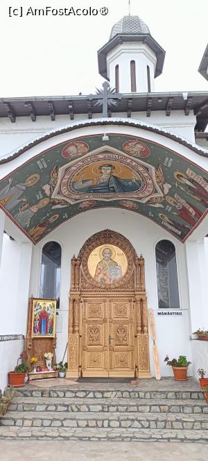 [P03] Frumoasă ușă de acces în biserică. » foto by tata123 🔱
 - 
<span class="allrVoted glyphicon glyphicon-heart hidden" id="av1511891"></span>
<a class="m-l-10 hidden" id="sv1511891" onclick="voting_Foto_DelVot(,1511891,27275)" role="button">șterge vot <span class="glyphicon glyphicon-remove"></span></a>
<a id="v91511891" class=" c-red"  onclick="voting_Foto_SetVot(1511891)" role="button"><span class="glyphicon glyphicon-heart-empty"></span> <b>LIKE</b> = Votează poza</a> <img class="hidden"  id="f1511891W9" src="/imagini/loader.gif" border="0" /><span class="AjErrMes hidden" id="e1511891ErM"></span>