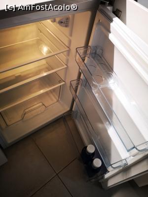 [P09] Frigiderul, de mare folos; &icirc;n ușă, jos, apă rece &bdquo;ca cadou&rdquo; » foto by crismis
 - 
<span class="allrVoted glyphicon glyphicon-heart hidden" id="av1286987"></span>
<a class="m-l-10 hidden" id="sv1286987" onclick="voting_Foto_DelVot(,1286987,27393)" role="button">șterge vot <span class="glyphicon glyphicon-remove"></span></a>
<a id="v91286987" class=" c-red"  onclick="voting_Foto_SetVot(1286987)" role="button"><span class="glyphicon glyphicon-heart-empty"></span> <b>LIKE</b> = Votează poza</a> <img class="hidden"  id="f1286987W9" src="/imagini/loader.gif" border="0" /><span class="AjErrMes hidden" id="e1286987ErM"></span>