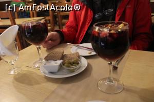 [P06] Palma de Mallorca, Restaurantul Casa Julio, Sangria cu vin roșu » foto by mprofeanu
 - 
<span class="allrVoted glyphicon glyphicon-heart hidden" id="av1296017"></span>
<a class="m-l-10 hidden" id="sv1296017" onclick="voting_Foto_DelVot(,1296017,27457)" role="button">șterge vot <span class="glyphicon glyphicon-remove"></span></a>
<a id="v91296017" class=" c-red"  onclick="voting_Foto_SetVot(1296017)" role="button"><span class="glyphicon glyphicon-heart-empty"></span> <b>LIKE</b> = Votează poza</a> <img class="hidden"  id="f1296017W9" src="/imagini/loader.gif" border="0" /><span class="AjErrMes hidden" id="e1296017ErM"></span>