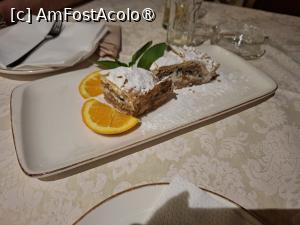 [P29] Skopje, Restaurantul Skopski Merak, Masa noastră, Prăjitura bunicii cu foi, nucă și mere » foto by mprofeanu
 - 
<span class="allrVoted glyphicon glyphicon-heart hidden" id="av1539707"></span>
<a class="m-l-10 hidden" id="sv1539707" onclick="voting_Foto_DelVot(,1539707,27603)" role="button">șterge vot <span class="glyphicon glyphicon-remove"></span></a>
<a id="v91539707" class=" c-red"  onclick="voting_Foto_SetVot(1539707)" role="button"><span class="glyphicon glyphicon-heart-empty"></span> <b>LIKE</b> = Votează poza</a> <img class="hidden"  id="f1539707W9" src="/imagini/loader.gif" border="0" /><span class="AjErrMes hidden" id="e1539707ErM"></span>
