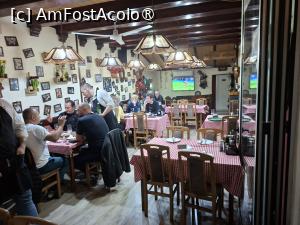 [P05] Skopje, Restaurantul Bratski Merak – Češma, Sala interioară destul de plină pentru o zi obișnuită » foto by mprofeanu
 - 
<span class="allrVoted glyphicon glyphicon-heart hidden" id="av1539683"></span>
<a class="m-l-10 hidden" id="sv1539683" onclick="voting_Foto_DelVot(,1539683,27603)" role="button">șterge vot <span class="glyphicon glyphicon-remove"></span></a>
<a id="v91539683" class=" c-red"  onclick="voting_Foto_SetVot(1539683)" role="button"><span class="glyphicon glyphicon-heart-empty"></span> <b>LIKE</b> = Votează poza</a> <img class="hidden"  id="f1539683W9" src="/imagini/loader.gif" border="0" /><span class="AjErrMes hidden" id="e1539683ErM"></span>