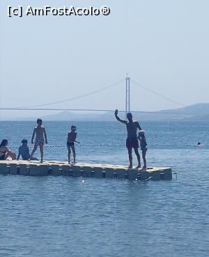 [P15] Salutări de la Marea Marmara. Cei mici au fost încântați de aceste pontoane. Au exersat săriturile. Erau 2 amplasate in apă.????‍♂️????‍♂️????‍♂️

In spate  podul de laCanakkale » foto by M'Liviu
 - 
<span class="allrVoted glyphicon glyphicon-heart hidden" id="av1317584"></span>
<a class="m-l-10 hidden" id="sv1317584" onclick="voting_Foto_DelVot(,1317584,27644)" role="button">șterge vot <span class="glyphicon glyphicon-remove"></span></a>
<a id="v91317584" class=" c-red"  onclick="voting_Foto_SetVot(1317584)" role="button"><span class="glyphicon glyphicon-heart-empty"></span> <b>LIKE</b> = Votează poza</a> <img class="hidden"  id="f1317584W9" src="/imagini/loader.gif" border="0" /><span class="AjErrMes hidden" id="e1317584ErM"></span>