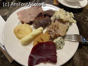 [P71] Voya Beach Resort - la masă » foto by nicole33
 - 
<span class="allrVoted glyphicon glyphicon-heart hidden" id="av1520499"></span>
<a class="m-l-10 hidden" id="sv1520499" onclick="voting_Foto_DelVot(,1520499,27649)" role="button">șterge vot <span class="glyphicon glyphicon-remove"></span></a>
<a id="v91520499" class=" c-red"  onclick="voting_Foto_SetVot(1520499)" role="button"><span class="glyphicon glyphicon-heart-empty"></span> <b>LIKE</b> = Votează poza</a> <img class="hidden"  id="f1520499W9" src="/imagini/loader.gif" border="0" /><span class="AjErrMes hidden" id="e1520499ErM"></span>