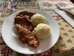 [P55] Pensiunea Melania Chiojdu - primul prânz » foto by nicole33
 - 
<span class="allrVoted glyphicon glyphicon-heart hidden" id="av1511520"></span>
<a class="m-l-10 hidden" id="sv1511520" onclick="voting_Foto_DelVot(,1511520,27780)" role="button">șterge vot <span class="glyphicon glyphicon-remove"></span></a>
<a id="v91511520" class=" c-red"  onclick="voting_Foto_SetVot(1511520)" role="button"><span class="glyphicon glyphicon-heart-empty"></span> <b>LIKE</b> = Votează poza</a> <img class="hidden"  id="f1511520W9" src="/imagini/loader.gif" border="0" /><span class="AjErrMes hidden" id="e1511520ErM"></span>