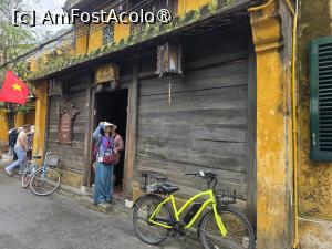 [P28] Casa tradițională negustorească (și ghida așteptându-ne în prag) » foto by crismis
 - 
<span class="allrVoted glyphicon glyphicon-heart hidden" id="av1542875"></span>
<a class="m-l-10 hidden" id="sv1542875" onclick="voting_Foto_DelVot(,1542875,27864)" role="button">șterge vot <span class="glyphicon glyphicon-remove"></span></a>
<a id="v91542875" class=" c-red"  onclick="voting_Foto_SetVot(1542875)" role="button"><span class="glyphicon glyphicon-heart-empty"></span> <b>LIKE</b> = Votează poza</a> <img class="hidden"  id="f1542875W9" src="/imagini/loader.gif" border="0" /><span class="AjErrMes hidden" id="e1542875ErM"></span>