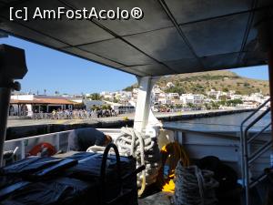 [P75] Ajungem în portul din Patmos, călătorii care doresc să meargă spre alte insule așteaptă cuminți dincolo de garduri.  » foto by maryka
 - 
<span class="allrVoted glyphicon glyphicon-heart hidden" id="av912714"></span>
<a class="m-l-10 hidden" id="sv912714" onclick="voting_Foto_DelVot(,912714,27937)" role="button">șterge vot <span class="glyphicon glyphicon-remove"></span></a>
<a id="v9912714" class=" c-red"  onclick="voting_Foto_SetVot(912714)" role="button"><span class="glyphicon glyphicon-heart-empty"></span> <b>LIKE</b> = Votează poza</a> <img class="hidden"  id="f912714W9" src="/imagini/loader.gif" border="0" /><span class="AjErrMes hidden" id="e912714ErM"></span>