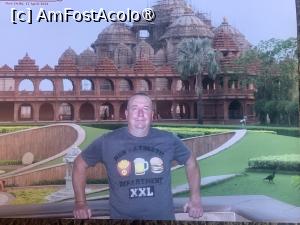 [P13] Templul Akshardham,subsemnatul în fotografia de 4 lei » foto by AZE
 - 
<span class="allrVoted glyphicon glyphicon-heart hidden" id="av1429702"></span>
<a class="m-l-10 hidden" id="sv1429702" onclick="voting_Foto_DelVot(,1429702,28567)" role="button">șterge vot <span class="glyphicon glyphicon-remove"></span></a>
<a id="v91429702" class=" c-red"  onclick="voting_Foto_SetVot(1429702)" role="button"><span class="glyphicon glyphicon-heart-empty"></span> <b>LIKE</b> = Votează poza</a> <img class="hidden"  id="f1429702W9" src="/imagini/loader.gif" border="0" /><span class="AjErrMes hidden" id="e1429702ErM"></span>