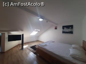 [P06] Camera cvadrupla de la mansarda » foto by raluca banu
 - 
<span class="allrVoted glyphicon glyphicon-heart hidden" id="av1543569"></span>
<a class="m-l-10 hidden" id="sv1543569" onclick="voting_Foto_DelVot(,1543569,28677)" role="button">șterge vot <span class="glyphicon glyphicon-remove"></span></a>
<a id="v91543569" class=" c-red"  onclick="voting_Foto_SetVot(1543569)" role="button"><span class="glyphicon glyphicon-heart-empty"></span> <b>LIKE</b> = Votează poza</a> <img class="hidden"  id="f1543569W9" src="/imagini/loader.gif" border="0" /><span class="AjErrMes hidden" id="e1543569ErM"></span>