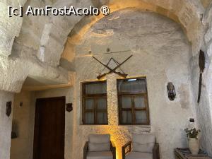 [P06] Castle Cave Hotel Göreme - zonă de relaxare în hol şi uşa uneia din camerele de la parter » foto by nicole33
 - 
<span class="allrVoted glyphicon glyphicon-heart hidden" id="av1447249"></span>
<a class="m-l-10 hidden" id="sv1447249" onclick="voting_Foto_DelVot(,1447249,28714)" role="button">șterge vot <span class="glyphicon glyphicon-remove"></span></a>
<a id="v91447249" class=" c-red"  onclick="voting_Foto_SetVot(1447249)" role="button"><span class="glyphicon glyphicon-heart-empty"></span> <b>LIKE</b> = Votează poza</a> <img class="hidden"  id="f1447249W9" src="/imagini/loader.gif" border="0" /><span class="AjErrMes hidden" id="e1447249ErM"></span>