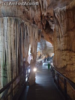 [P02] Phong Nha Cave - partea care se vizitează per-pedes » foto by Pușcașu Marin
 - 
<span class="allrVoted glyphicon glyphicon-heart hidden" id="av1447191"></span>
<a class="m-l-10 hidden" id="sv1447191" onclick="voting_Foto_DelVot(,1447191,28715)" role="button">șterge vot <span class="glyphicon glyphicon-remove"></span></a>
<a id="v91447191" class=" c-red"  onclick="voting_Foto_SetVot(1447191)" role="button"><span class="glyphicon glyphicon-heart-empty"></span> <b>LIKE</b> = Votează poza</a> <img class="hidden"  id="f1447191W9" src="/imagini/loader.gif" border="0" /><span class="AjErrMes hidden" id="e1447191ErM"></span>