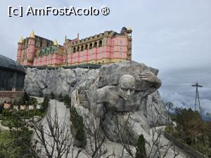 [P34] Castelul roz susținut de atlanți de piatră » foto by crismis
 - 
<span class="allrVoted glyphicon glyphicon-heart hidden" id="av1542719"></span>
<a class="m-l-10 hidden" id="sv1542719" onclick="voting_Foto_DelVot(,1542719,28750)" role="button">șterge vot <span class="glyphicon glyphicon-remove"></span></a>
<a id="v91542719" class=" c-red"  onclick="voting_Foto_SetVot(1542719)" role="button"><span class="glyphicon glyphicon-heart-empty"></span> <b>LIKE</b> = Votează poza</a> <img class="hidden"  id="f1542719W9" src="/imagini/loader.gif" border="0" /><span class="AjErrMes hidden" id="e1542719ErM"></span>