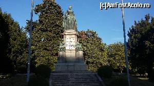 [P14] Impunătoarea statuie a Mariei Tereza din curtea Academiei Militare. Orașul Wiener Neustadt, Austria.  » foto by traian.leuca †
 - 
<span class="allrVoted glyphicon glyphicon-heart hidden" id="av657344"></span>
<a class="m-l-10 hidden" id="sv657344" onclick="voting_Foto_DelVot(,657344,28816)" role="button">șterge vot <span class="glyphicon glyphicon-remove"></span></a>
<a id="v9657344" class=" c-red"  onclick="voting_Foto_SetVot(657344)" role="button"><span class="glyphicon glyphicon-heart-empty"></span> <b>LIKE</b> = Votează poza</a> <img class="hidden"  id="f657344W9" src="/imagini/loader.gif" border="0" /><span class="AjErrMes hidden" id="e657344ErM"></span>