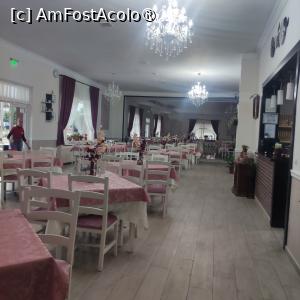 [P14] Restaurant Select » foto by fredutza
 - 
<span class="allrVoted glyphicon glyphicon-heart hidden" id="av1469103"></span>
<a class="m-l-10 hidden" id="sv1469103" onclick="voting_Foto_DelVot(,1469103,28885)" role="button">șterge vot <span class="glyphicon glyphicon-remove"></span></a>
<a id="v91469103" class=" c-red"  onclick="voting_Foto_SetVot(1469103)" role="button"><span class="glyphicon glyphicon-heart-empty"></span> <b>LIKE</b> = Votează poza</a> <img class="hidden"  id="f1469103W9" src="/imagini/loader.gif" border="0" /><span class="AjErrMes hidden" id="e1469103ErM"></span>