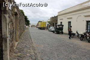 [P31] Colonia del Sacramento, Barrio Histórico, Calle Las Misiones de los Tapes, în plan îndepărtat se vede apa, în stânga este zidul Casei del Virrey » foto by mprofeanu
 - 
<span class="allrVoted glyphicon glyphicon-heart hidden" id="av1091784"></span>
<a class="m-l-10 hidden" id="sv1091784" onclick="voting_Foto_DelVot(,1091784,28903)" role="button">șterge vot <span class="glyphicon glyphicon-remove"></span></a>
<a id="v91091784" class=" c-red"  onclick="voting_Foto_SetVot(1091784)" role="button"><span class="glyphicon glyphicon-heart-empty"></span> <b>LIKE</b> = Votează poza</a> <img class="hidden"  id="f1091784W9" src="/imagini/loader.gif" border="0" /><span class="AjErrMes hidden" id="e1091784ErM"></span>