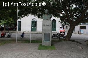 [P73] Colonia del Sacramento, Barrio Histórico, Statuia lui Jose de San Martin, este una și în Buenos Aires, în plan secund Museo Indigena » foto by mprofeanu
 - 
<span class="allrVoted glyphicon glyphicon-heart hidden" id="av1091826"></span>
<a class="m-l-10 hidden" id="sv1091826" onclick="voting_Foto_DelVot(,1091826,28903)" role="button">șterge vot <span class="glyphicon glyphicon-remove"></span></a>
<a id="v91091826" class=" c-red"  onclick="voting_Foto_SetVot(1091826)" role="button"><span class="glyphicon glyphicon-heart-empty"></span> <b>LIKE</b> = Votează poza</a> <img class="hidden"  id="f1091826W9" src="/imagini/loader.gif" border="0" /><span class="AjErrMes hidden" id="e1091826ErM"></span>