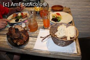 [P10] Colonia del Sacramento, El Restaurante SOS GARDEL, Ofertă bună din toate punctele de vedere, porția mea este cea din stânga » foto by mprofeanu
 - 
<span class="allrVoted glyphicon glyphicon-heart hidden" id="av1094381"></span>
<a class="m-l-10 hidden" id="sv1094381" onclick="voting_Foto_DelVot(,1094381,28903)" role="button">șterge vot <span class="glyphicon glyphicon-remove"></span></a>
<a id="v91094381" class=" c-red"  onclick="voting_Foto_SetVot(1094381)" role="button"><span class="glyphicon glyphicon-heart-empty"></span> <b>LIKE</b> = Votează poza</a> <img class="hidden"  id="f1094381W9" src="/imagini/loader.gif" border="0" /><span class="AjErrMes hidden" id="e1094381ErM"></span>