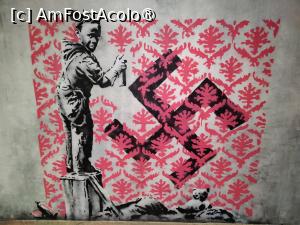 [P24] Muzeul Banksy Cracovia » foto by crismis
 - 
<span class="allrVoted glyphicon glyphicon-heart hidden" id="av1476914"></span>
<a class="m-l-10 hidden" id="sv1476914" onclick="voting_Foto_DelVot(,1476914,28942)" role="button">șterge vot <span class="glyphicon glyphicon-remove"></span></a>
<a id="v91476914" class=" c-red"  onclick="voting_Foto_SetVot(1476914)" role="button"><span class="glyphicon glyphicon-heart-empty"></span> <b>LIKE</b> = Votează poza</a> <img class="hidden"  id="f1476914W9" src="/imagini/loader.gif" border="0" /><span class="AjErrMes hidden" id="e1476914ErM"></span>