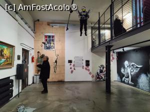 [P07] Muzeul Banksy Cracovia » foto by crismis
 - 
<span class="allrVoted glyphicon glyphicon-heart hidden" id="av1476897"></span>
<a class="m-l-10 hidden" id="sv1476897" onclick="voting_Foto_DelVot(,1476897,28942)" role="button">șterge vot <span class="glyphicon glyphicon-remove"></span></a>
<a id="v91476897" class=" c-red"  onclick="voting_Foto_SetVot(1476897)" role="button"><span class="glyphicon glyphicon-heart-empty"></span> <b>LIKE</b> = Votează poza</a> <img class="hidden"  id="f1476897W9" src="/imagini/loader.gif" border="0" /><span class="AjErrMes hidden" id="e1476897ErM"></span>