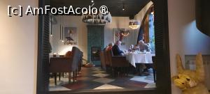 [P07] Cernăuți, Restaurantul Hopachok, Sala Mare cu o singură masă ocupată dar cu mulți meseni » foto by mprofeanu
 - 
<span class="allrVoted glyphicon glyphicon-heart hidden" id="av1480827"></span>
<a class="m-l-10 hidden" id="sv1480827" onclick="voting_Foto_DelVot(,1480827,28966)" role="button">șterge vot <span class="glyphicon glyphicon-remove"></span></a>
<a id="v91480827" class=" c-red"  onclick="voting_Foto_SetVot(1480827)" role="button"><span class="glyphicon glyphicon-heart-empty"></span> <b>LIKE</b> = Votează poza</a> <img class="hidden"  id="f1480827W9" src="/imagini/loader.gif" border="0" /><span class="AjErrMes hidden" id="e1480827ErM"></span>