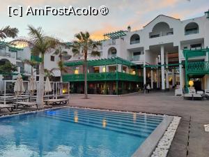 [P55] Piscina mare și clădirea cu restaurantul și sala de gym; în dreapta, barul Breeze » foto by crismis
 - 
<span class="allrVoted glyphicon glyphicon-heart hidden" id="av1483517"></span>
<a class="m-l-10 hidden" id="sv1483517" onclick="voting_Foto_DelVot(,1483517,28989)" role="button">șterge vot <span class="glyphicon glyphicon-remove"></span></a>
<a id="v91483517" class=" c-red"  onclick="voting_Foto_SetVot(1483517)" role="button"><span class="glyphicon glyphicon-heart-empty"></span> <b>LIKE</b> = Votează poza</a> <img class="hidden"  id="f1483517W9" src="/imagini/loader.gif" border="0" /><span class="AjErrMes hidden" id="e1483517ErM"></span>