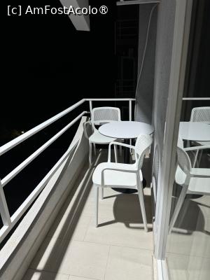 [P16] Balconul, stramt dar are doua scaunele si o masuta - foarte fain » foto by Trank
 - 
<span class="allrVoted glyphicon glyphicon-heart hidden" id="av1487415"></span>
<a class="m-l-10 hidden" id="sv1487415" onclick="voting_Foto_DelVot(,1487415,29024)" role="button">șterge vot <span class="glyphicon glyphicon-remove"></span></a>
<a id="v91487415" class=" c-red"  onclick="voting_Foto_SetVot(1487415)" role="button"><span class="glyphicon glyphicon-heart-empty"></span> <b>LIKE</b> = Votează poza</a> <img class="hidden"  id="f1487415W9" src="/imagini/loader.gif" border="0" /><span class="AjErrMes hidden" id="e1487415ErM"></span>