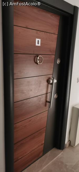 [P12] Usa apartamentului unde am stat noi. » foto by ⭐ValentinB_88⭐
 - 
<span class="allrVoted glyphicon glyphicon-heart hidden" id="av1494145"></span>
<a class="m-l-10 hidden" id="sv1494145" onclick="voting_Foto_DelVot(,1494145,29082)" role="button">șterge vot <span class="glyphicon glyphicon-remove"></span></a>
<a id="v91494145" class=" c-red"  onclick="voting_Foto_SetVot(1494145)" role="button"><span class="glyphicon glyphicon-heart-empty"></span> <b>LIKE</b> = Votează poza</a> <img class="hidden"  id="f1494145W9" src="/imagini/loader.gif" border="0" /><span class="AjErrMes hidden" id="e1494145ErM"></span>