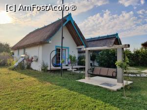 [P03] Laguna Vadu; un leagăn și, în spate, celelalte camere (câte 2 în fiecare căsuță) » foto by crismis
 - 
<span class="allrVoted glyphicon glyphicon-heart hidden" id="av1500476"></span>
<a class="m-l-10 hidden" id="sv1500476" onclick="voting_Foto_DelVot(,1500476,29137)" role="button">șterge vot <span class="glyphicon glyphicon-remove"></span></a>
<a id="v91500476" class=" c-red"  onclick="voting_Foto_SetVot(1500476)" role="button"><span class="glyphicon glyphicon-heart-empty"></span> <b>LIKE</b> = Votează poza</a> <img class="hidden"  id="f1500476W9" src="/imagini/loader.gif" border="0" /><span class="AjErrMes hidden" id="e1500476ErM"></span>