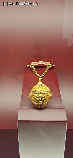 [P04] Cazino Constanța - Din expozitia obiectelor ce au aparținut Reginei Maria - ceas de aur » foto by kmy
 - 
<span class="allrVoted glyphicon glyphicon-heart hidden" id="av1522878"></span>
<a class="m-l-10 hidden" id="sv1522878" onclick="voting_Foto_DelVot(,1522878,29149)" role="button">șterge vot <span class="glyphicon glyphicon-remove"></span></a>
<a id="v91522878" class=" c-red"  onclick="voting_Foto_SetVot(1522878)" role="button"><span class="glyphicon glyphicon-heart-empty"></span> <b>LIKE</b> = Votează poza</a> <img class="hidden"  id="f1522878W9" src="/imagini/loader.gif" border="0" /><span class="AjErrMes hidden" id="e1522878ErM"></span>