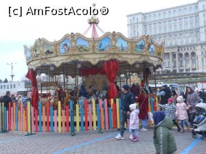 [P22] București - Târgul de Crăciun 2022. Înghesuială mare la carusel. » foto by iulianic
 - 
<span class="allrVoted glyphicon glyphicon-heart hidden" id="av1341646"></span>
<a class="m-l-10 hidden" id="sv1341646" onclick="voting_Foto_DelVot(,1341646,29197)" role="button">șterge vot <span class="glyphicon glyphicon-remove"></span></a>
<a id="v91341646" class=" c-red"  onclick="voting_Foto_SetVot(1341646)" role="button"><span class="glyphicon glyphicon-heart-empty"></span> <b>LIKE</b> = Votează poza</a> <img class="hidden"  id="f1341646W9" src="/imagini/loader.gif" border="0" /><span class="AjErrMes hidden" id="e1341646ErM"></span>