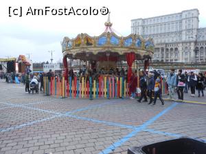 [P24] București - Târgul de Crăciun 2022. Înghesuială mare la carusel. » foto by iulianic
 - 
<span class="allrVoted glyphicon glyphicon-heart hidden" id="av1341648"></span>
<a class="m-l-10 hidden" id="sv1341648" onclick="voting_Foto_DelVot(,1341648,29197)" role="button">șterge vot <span class="glyphicon glyphicon-remove"></span></a>
<a id="v91341648" class=" c-red"  onclick="voting_Foto_SetVot(1341648)" role="button"><span class="glyphicon glyphicon-heart-empty"></span> <b>LIKE</b> = Votează poza</a> <img class="hidden"  id="f1341648W9" src="/imagini/loader.gif" border="0" /><span class="AjErrMes hidden" id="e1341648ErM"></span>