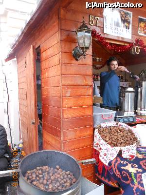 [P25] Târgul de Crăciun - Castane la copt.  » foto by iulianic
 - 
<span class="allrVoted glyphicon glyphicon-heart hidden" id="av695545"></span>
<a class="m-l-10 hidden" id="sv695545" onclick="voting_Foto_DelVot(,695545,29197)" role="button">șterge vot <span class="glyphicon glyphicon-remove"></span></a>
<a id="v9695545" class=" c-red"  onclick="voting_Foto_SetVot(695545)" role="button"><span class="glyphicon glyphicon-heart-empty"></span> <b>LIKE</b> = Votează poza</a> <img class="hidden"  id="f695545W9" src="/imagini/loader.gif" border="0" /><span class="AjErrMes hidden" id="e695545ErM"></span>